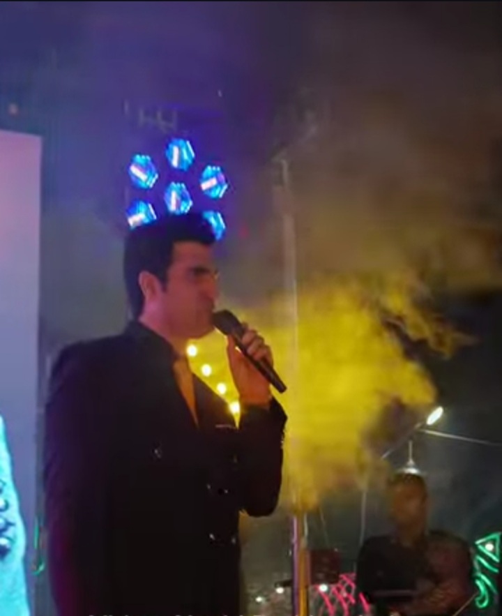 عکس از محل اجرای گروه